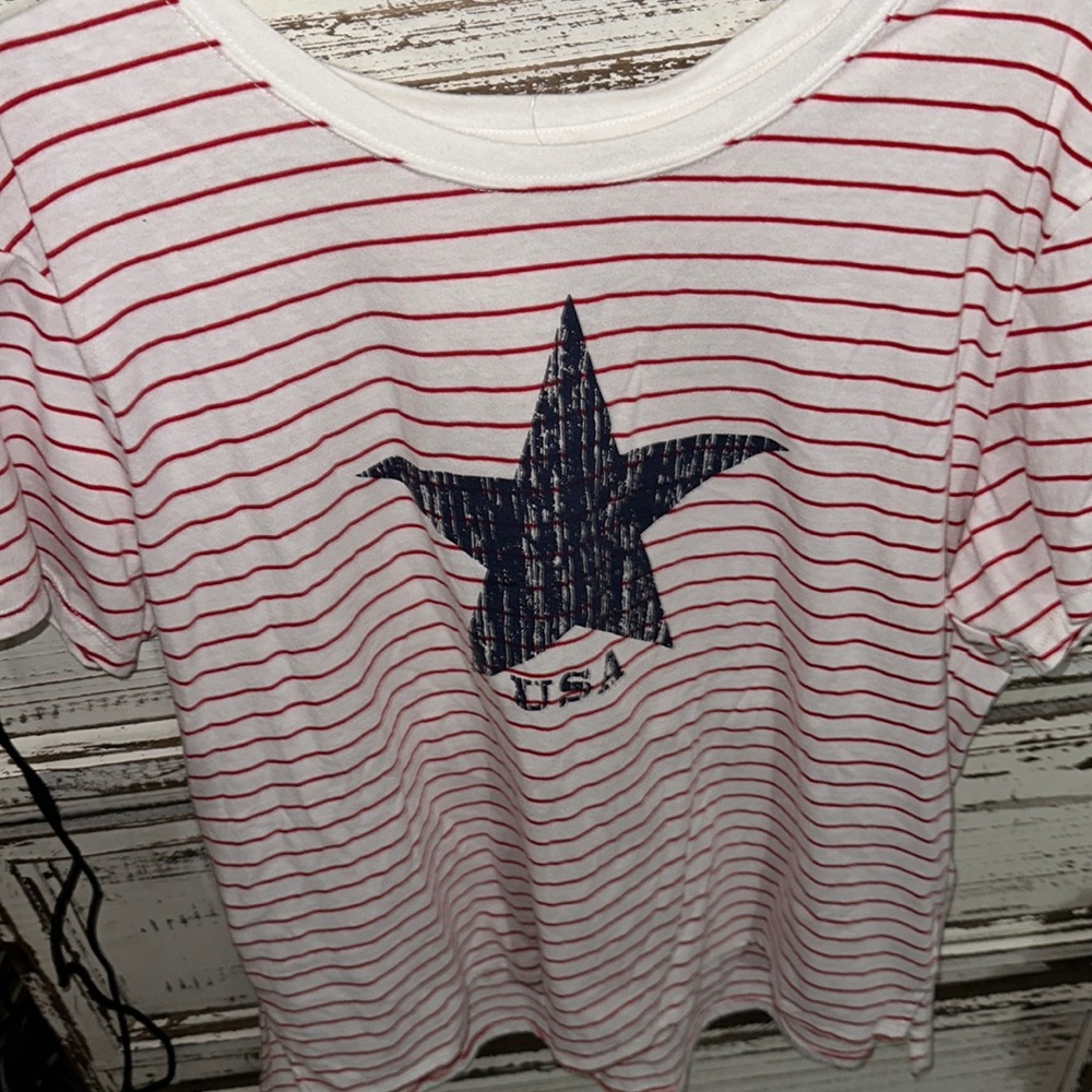 NWOT state of mind red and white tee with blue star USA soft and cute xxl